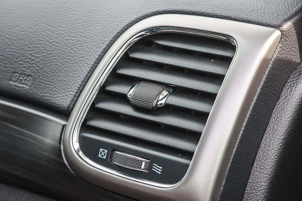 Used 2022 Jeep Grand Cherokee Laredo X image 37