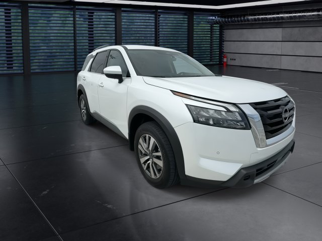 Used 2025 Nissan Pathfinder SL FWD image 2