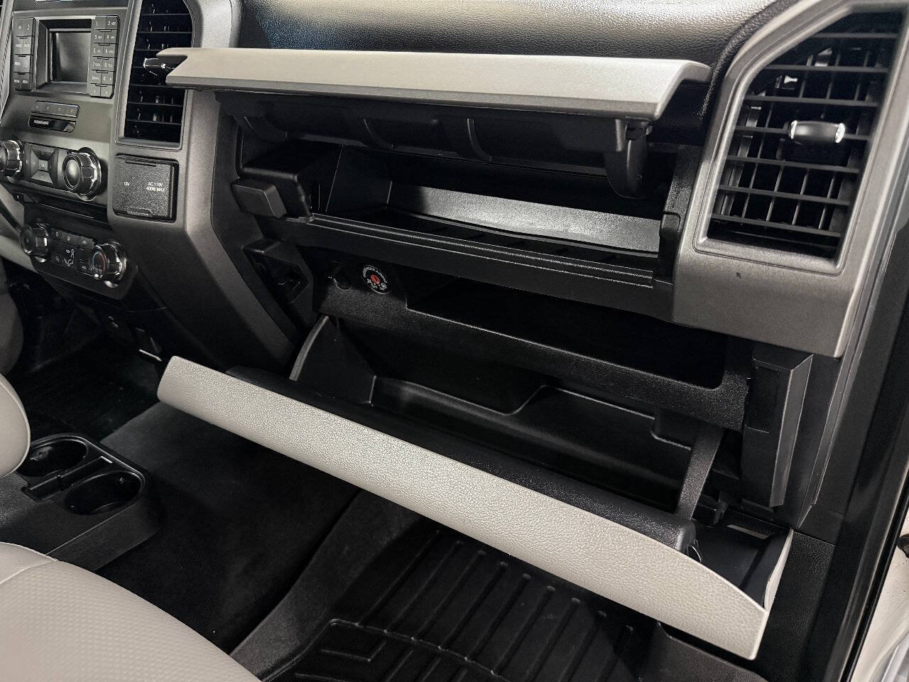 Used 2018 Ford F550 4x4 Regular Cab Super Duty image 43