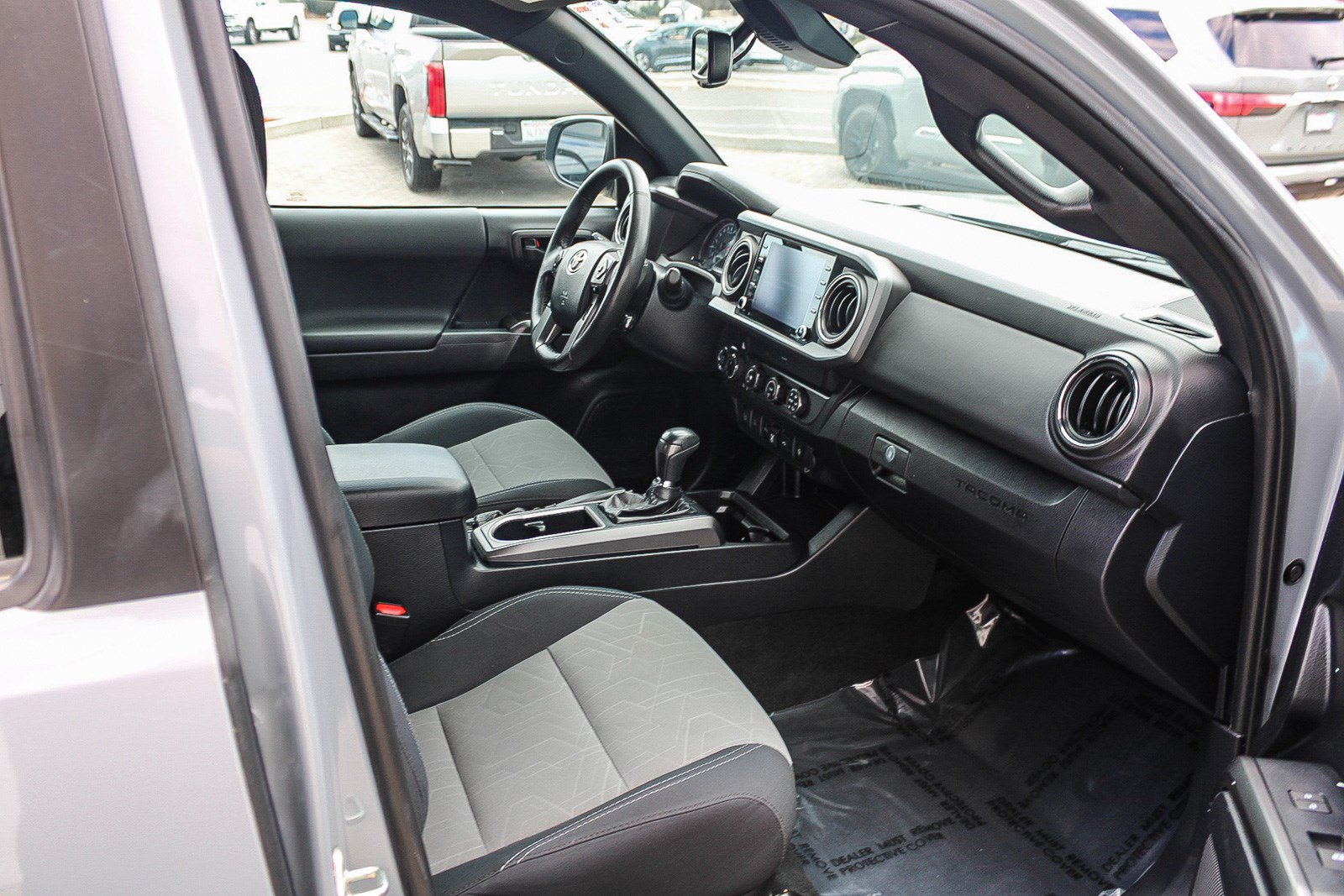 Certified 2020 Toyota Tacoma TRD Off-Road w/ Technology Package AWD/4WD image 17
