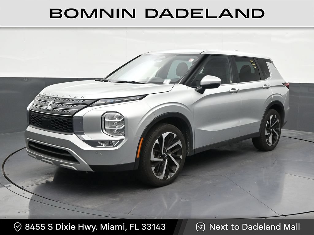 Used 2023 Mitsubishi Outlander SE FWD image 1