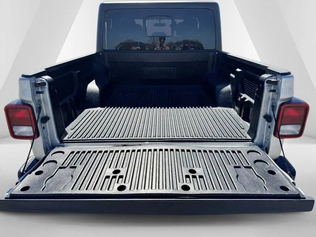 Used 2023 Jeep Gladiator Overland image 27