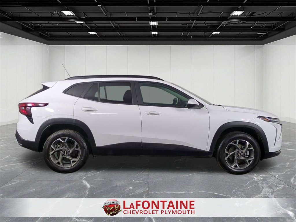 Certified 2025 Chevrolet Trax LT w/ Driver Confidence Package image 9