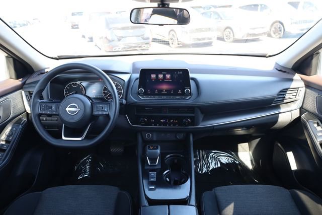 Used 2023 Nissan Rogue SV image 16