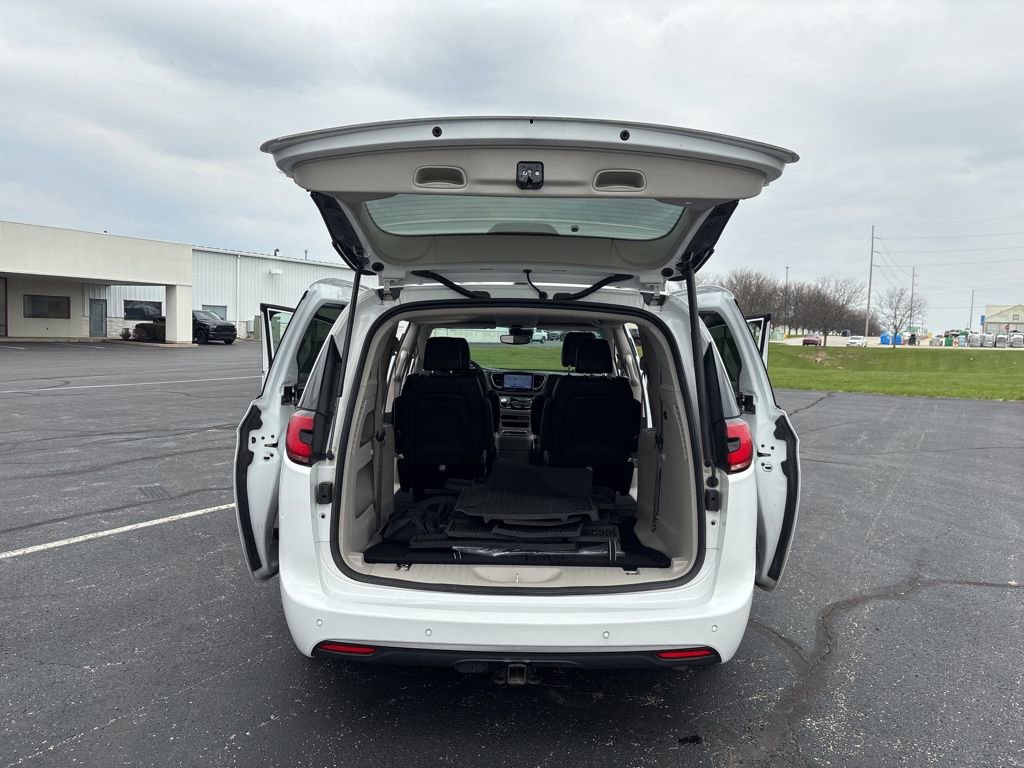 Used 2024 Chrysler Pacifica Touring-L w/ Road Tripper Package FWD image 16