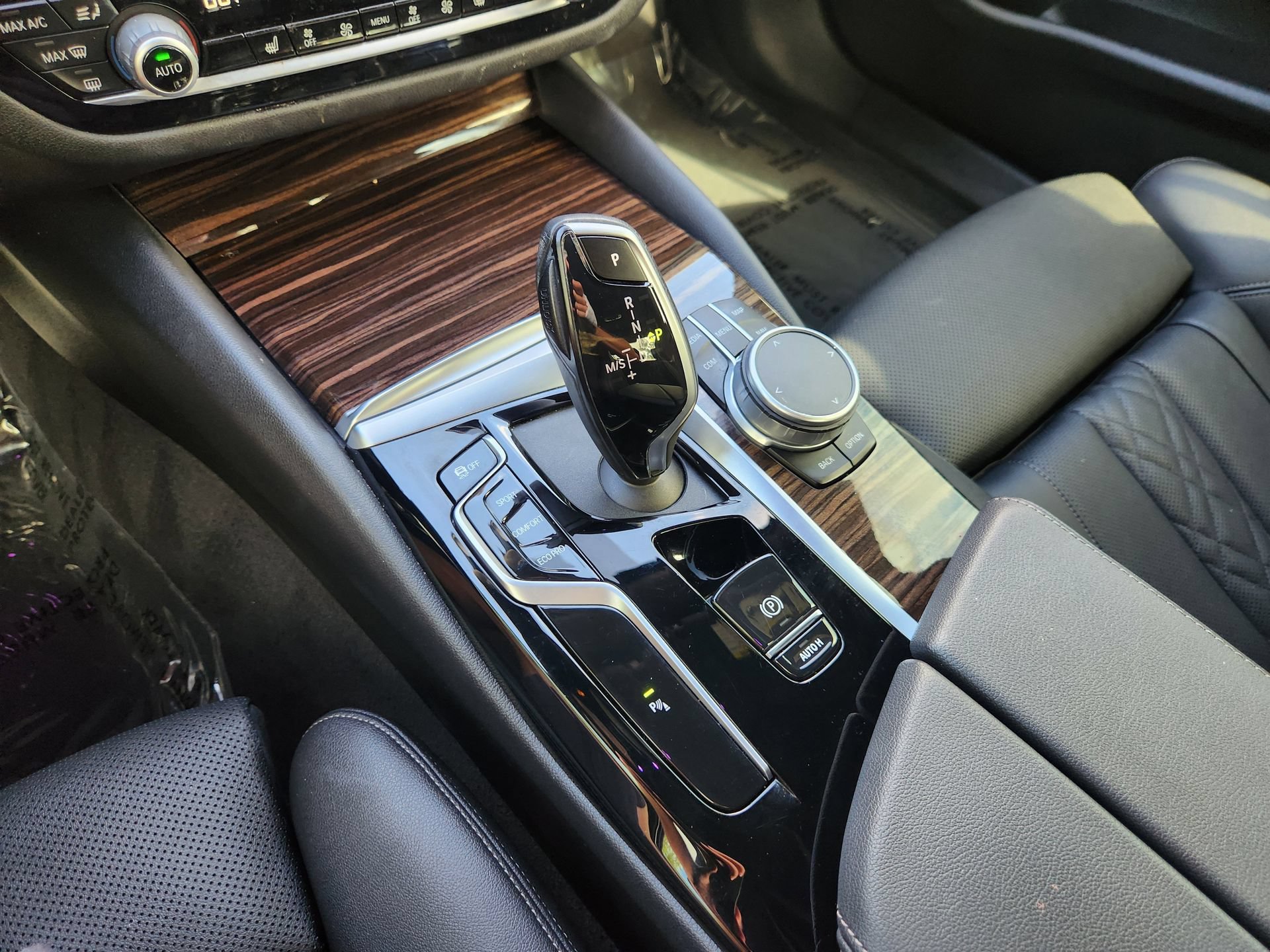 Used 2022 BMW 530i w/ Premium Package RWD image 21