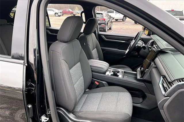 Used 2025 GMC Acadia Elevation image 30