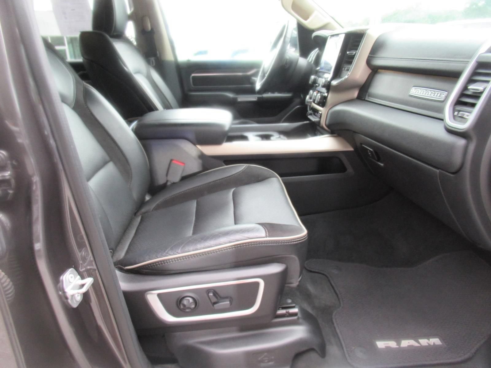 Used 2019 RAM 1500 Laramie AWD/4WD image 12