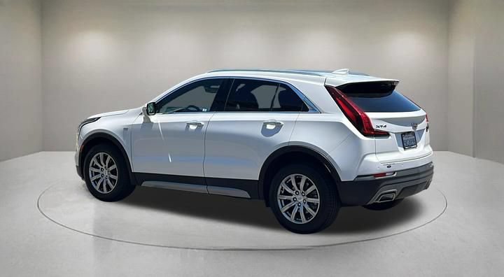 Used 2022 Cadillac XT4 Premium Luxury w/ Enhanced Visibility Package FWD image 4