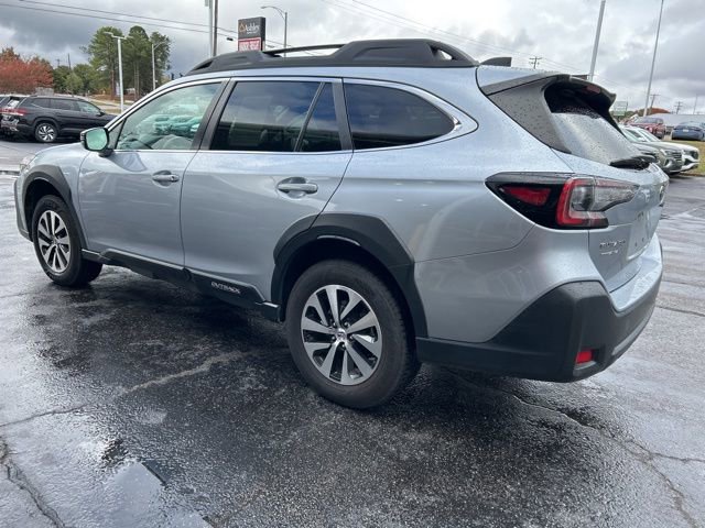 Used 2023 Subaru Outback Premium image 5