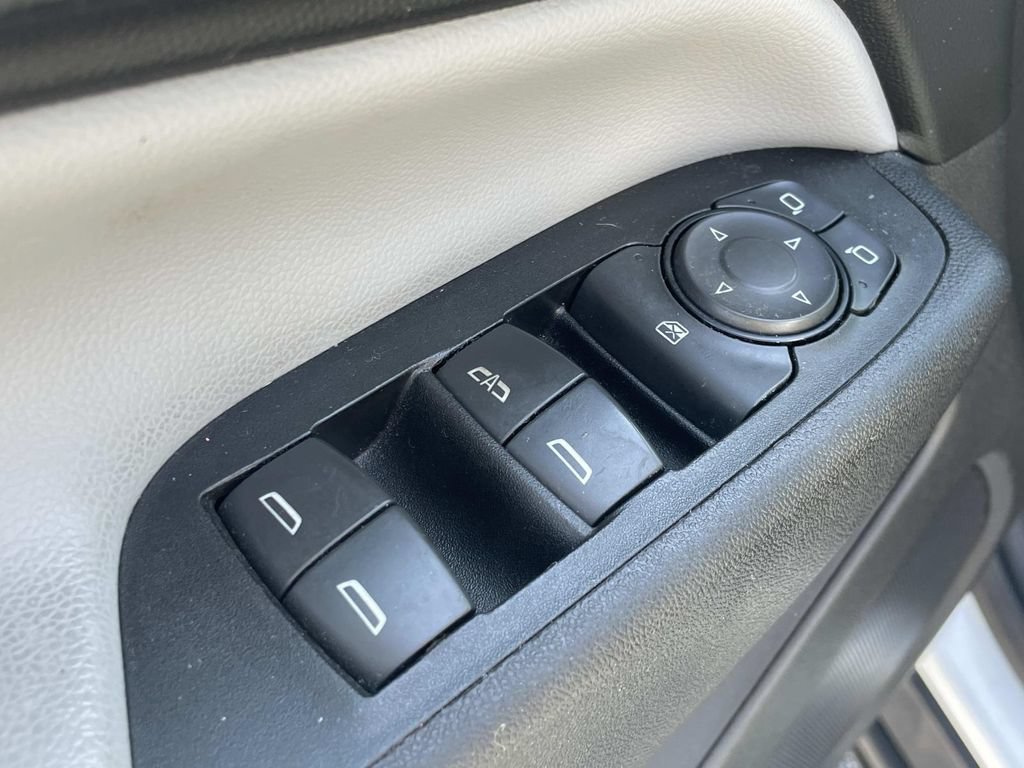 Used 2018 Chevrolet Equinox LS FWD image 15