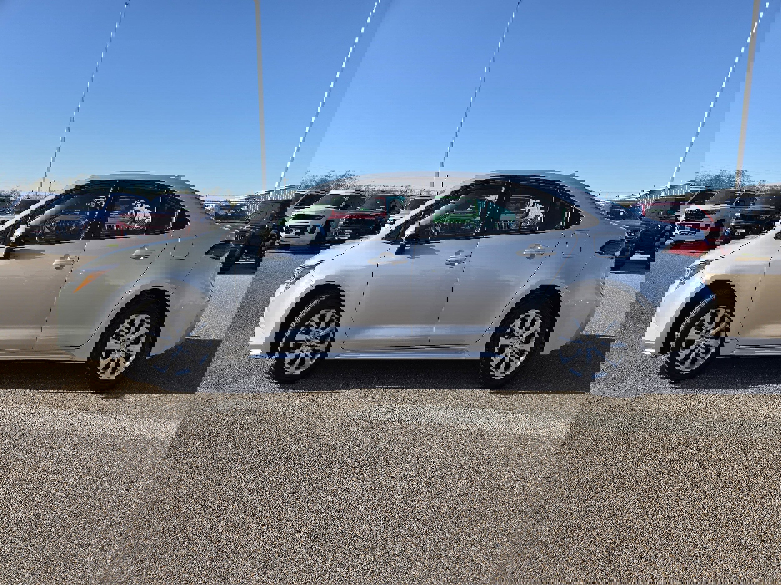 Used 2023 Toyota Corolla LE image 4