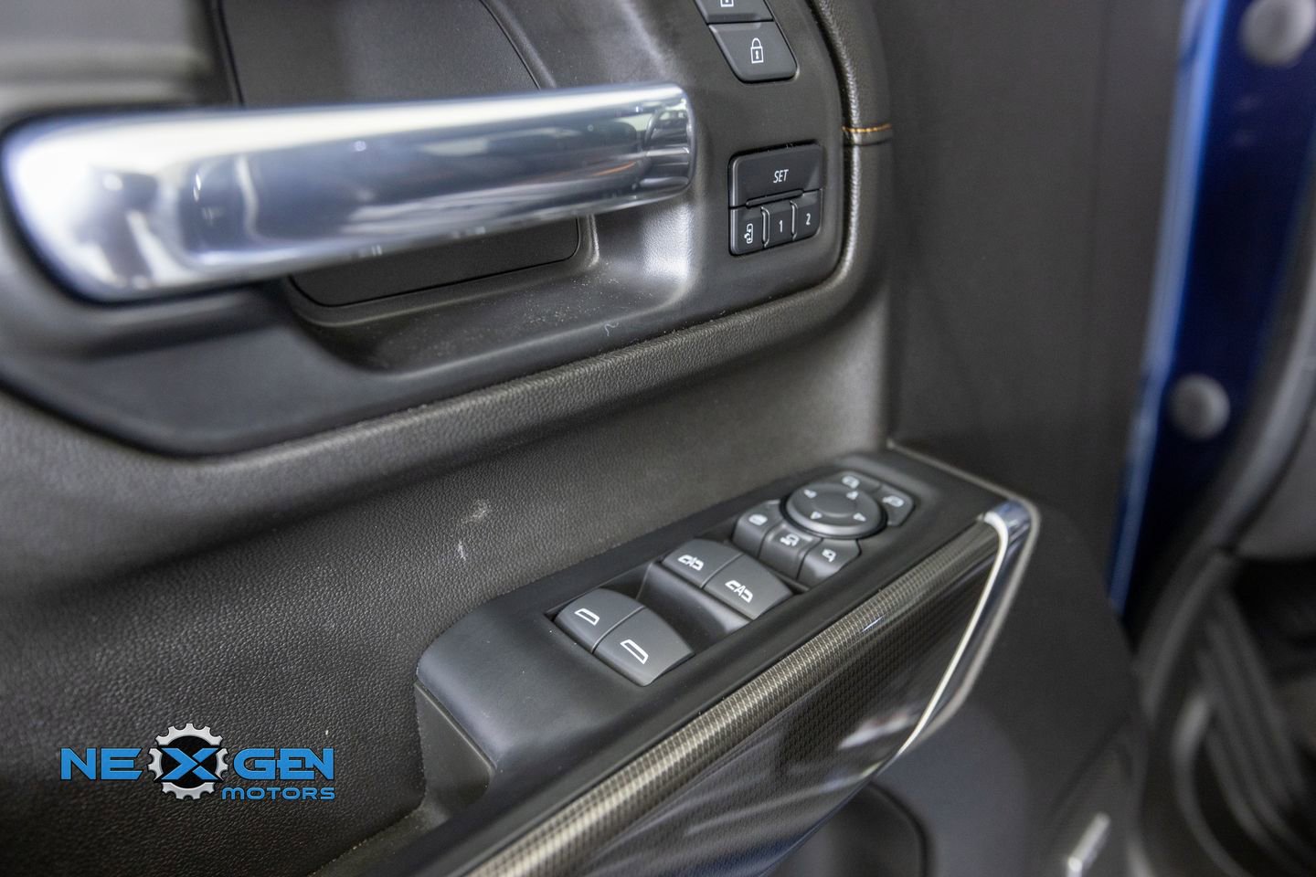 Used 2023 GMC Sierra 2500 AT4 w/ AT4 Preferred Package AWD/4WD image 12