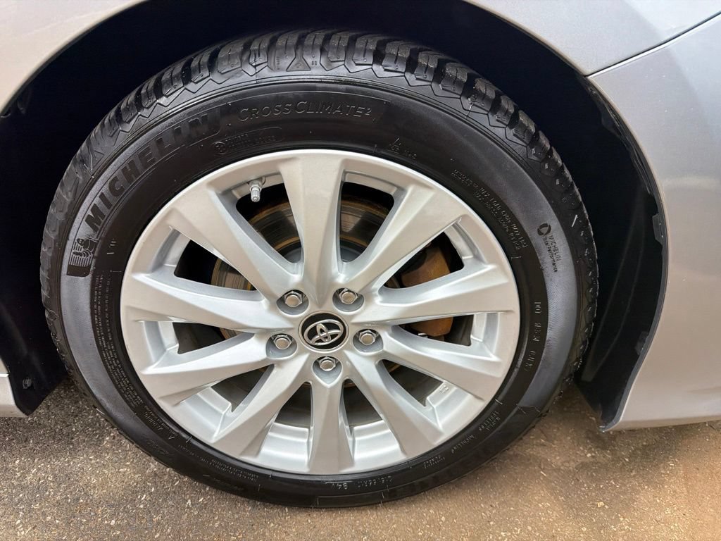 Used 2018 Toyota Camry LE FWD image 30