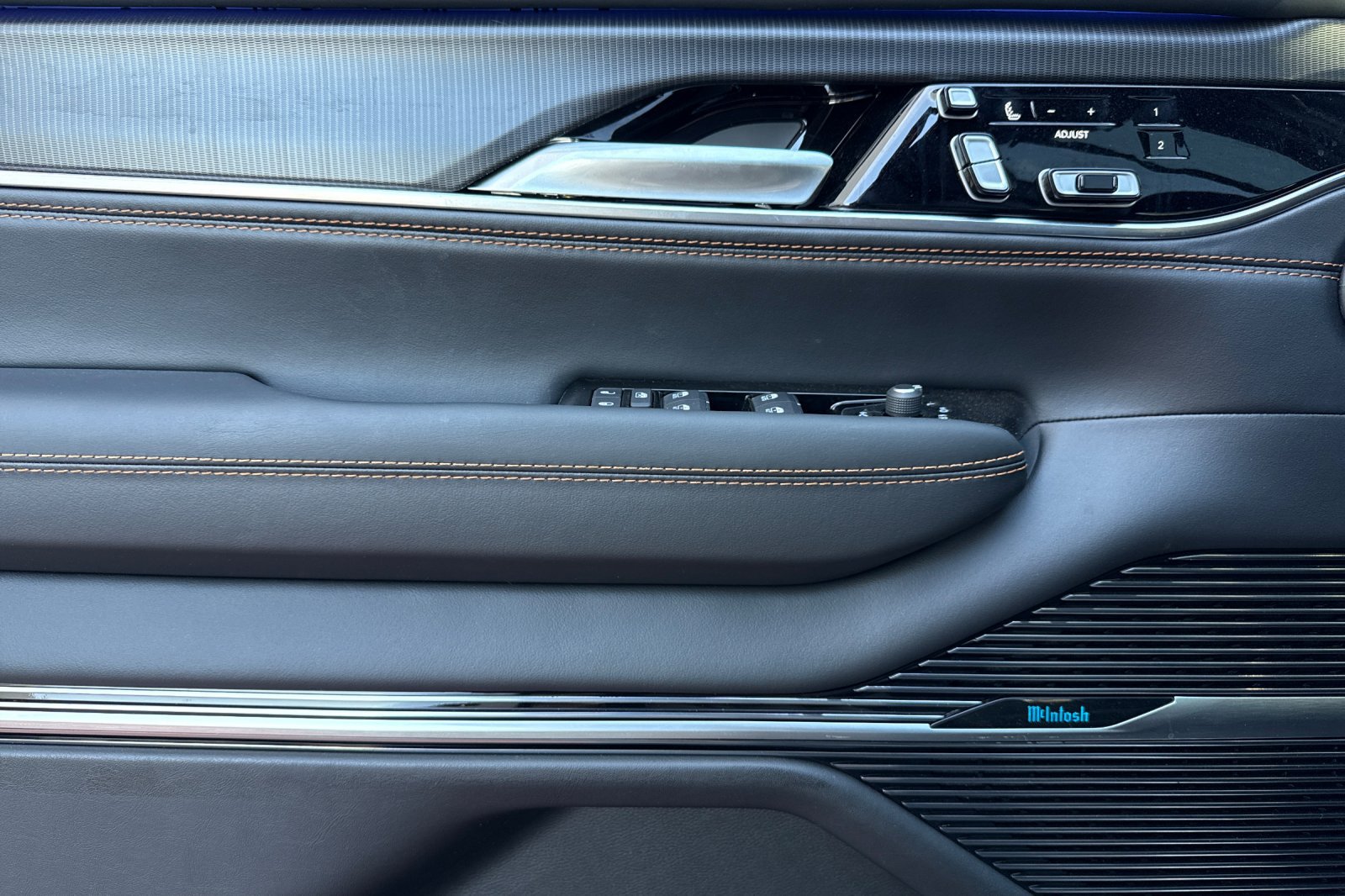 New 2026 Jeep Grand Wagoneer Summit AWD/4WD image 12