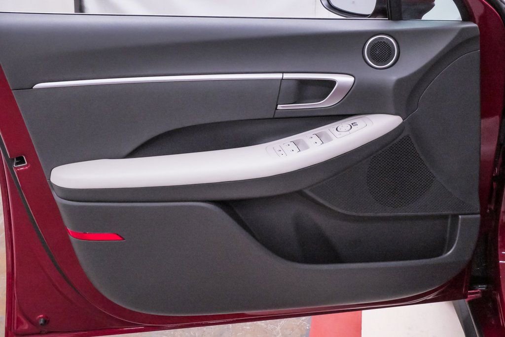 Used 2025 Hyundai Sonata SE image 29