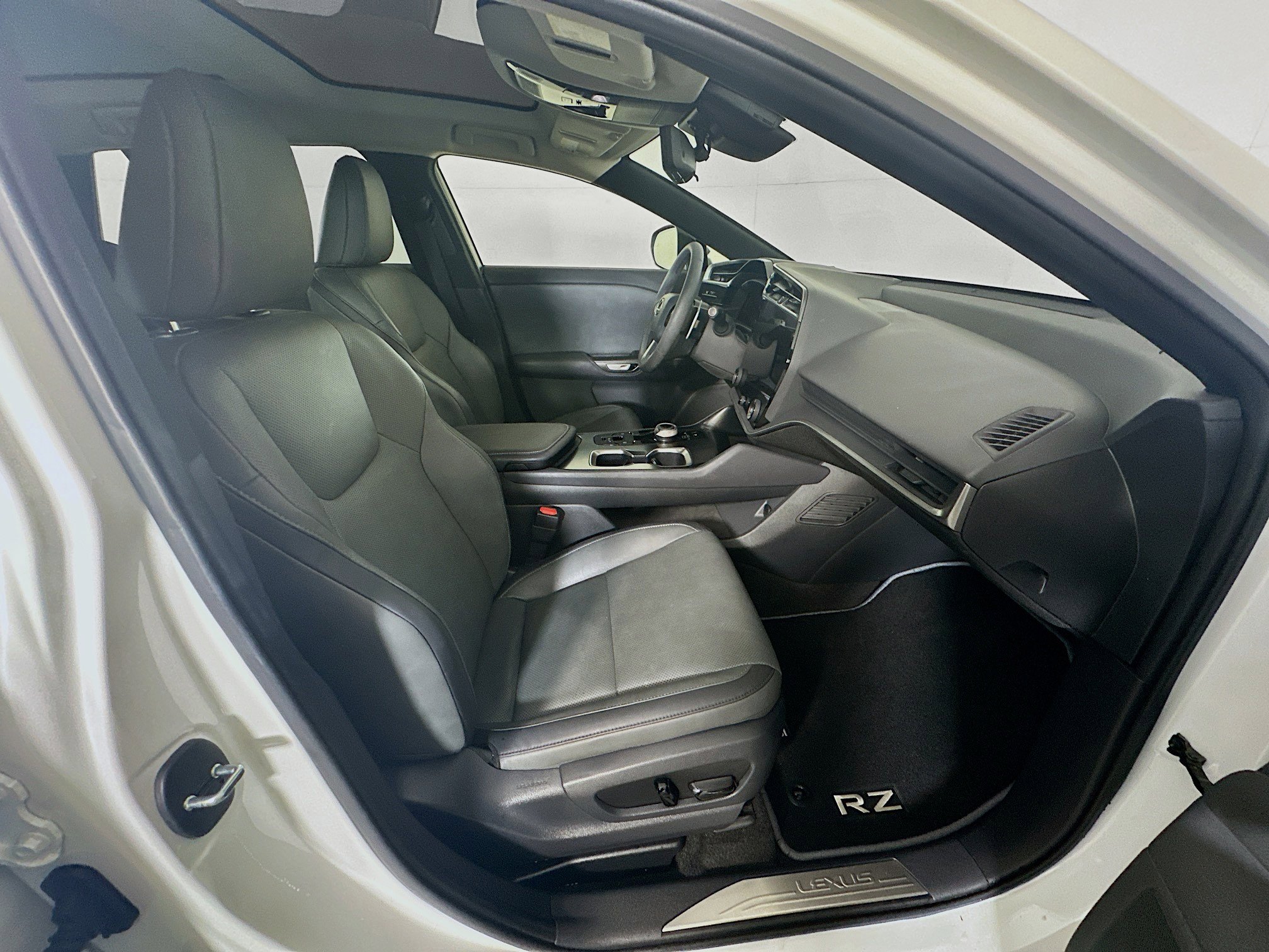 Used 2023 Lexus RZ 450e Premium w/ Technology Package image 34