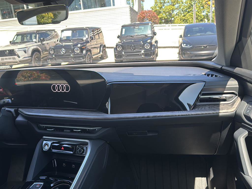 Used 2025 Audi Q5 Premium Plus w/ Premium Plus AWD/4WD image 11