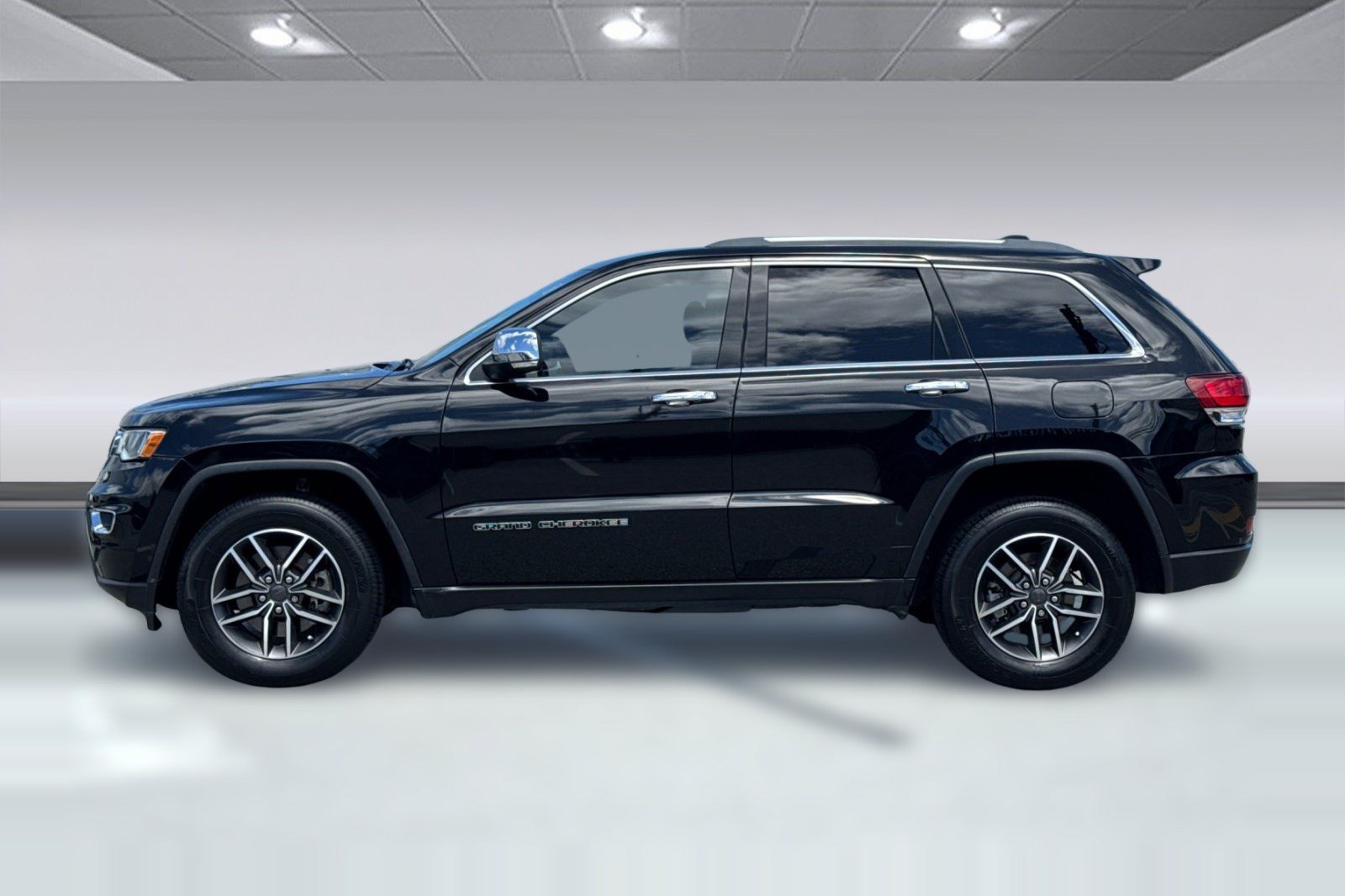 Used 2021 Jeep Grand Cherokee Limited AWD/4WD image 2