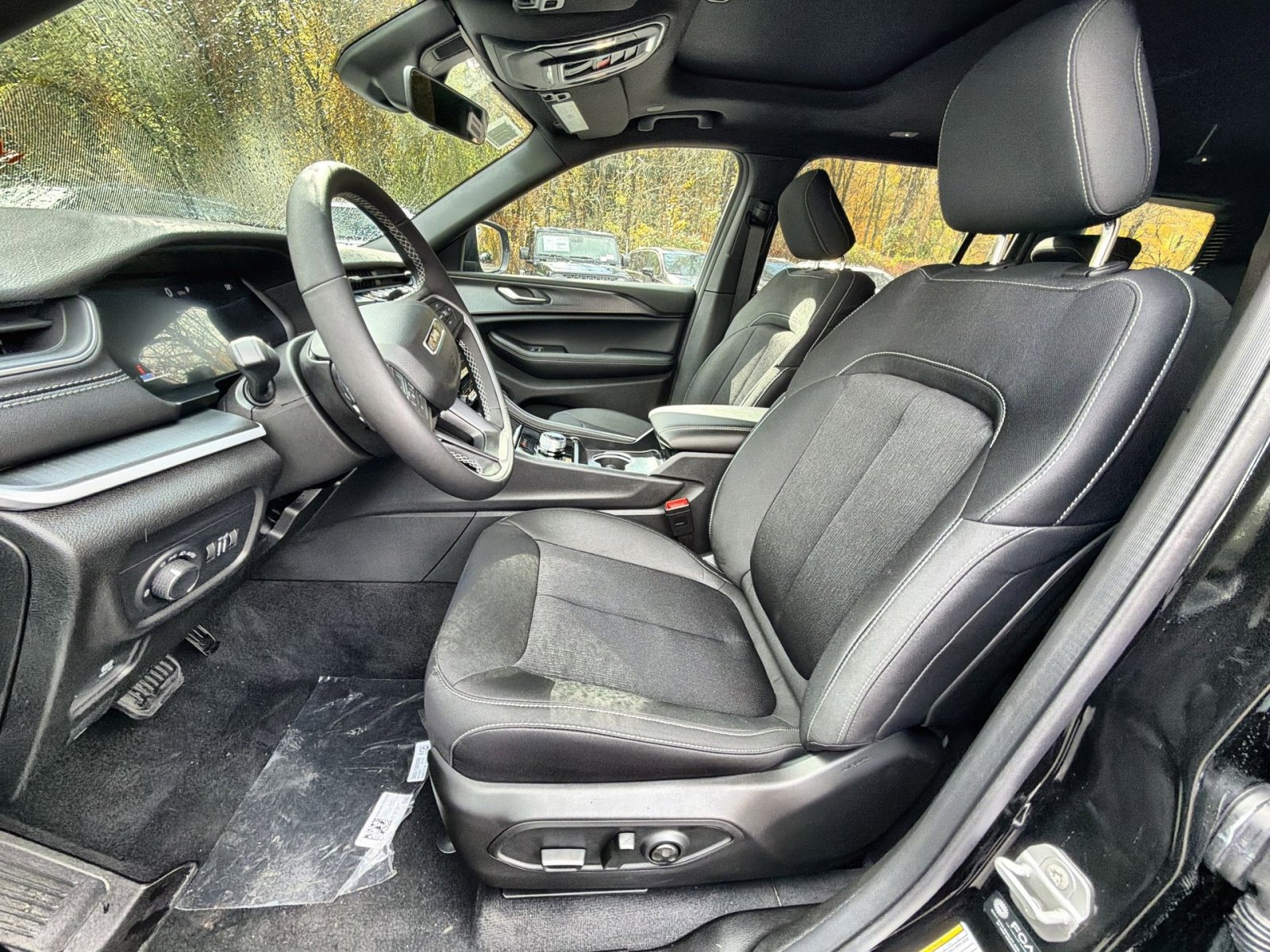 New 2025 Jeep Grand Cherokee L Laredo w/ Luxury Tech Group I image 13