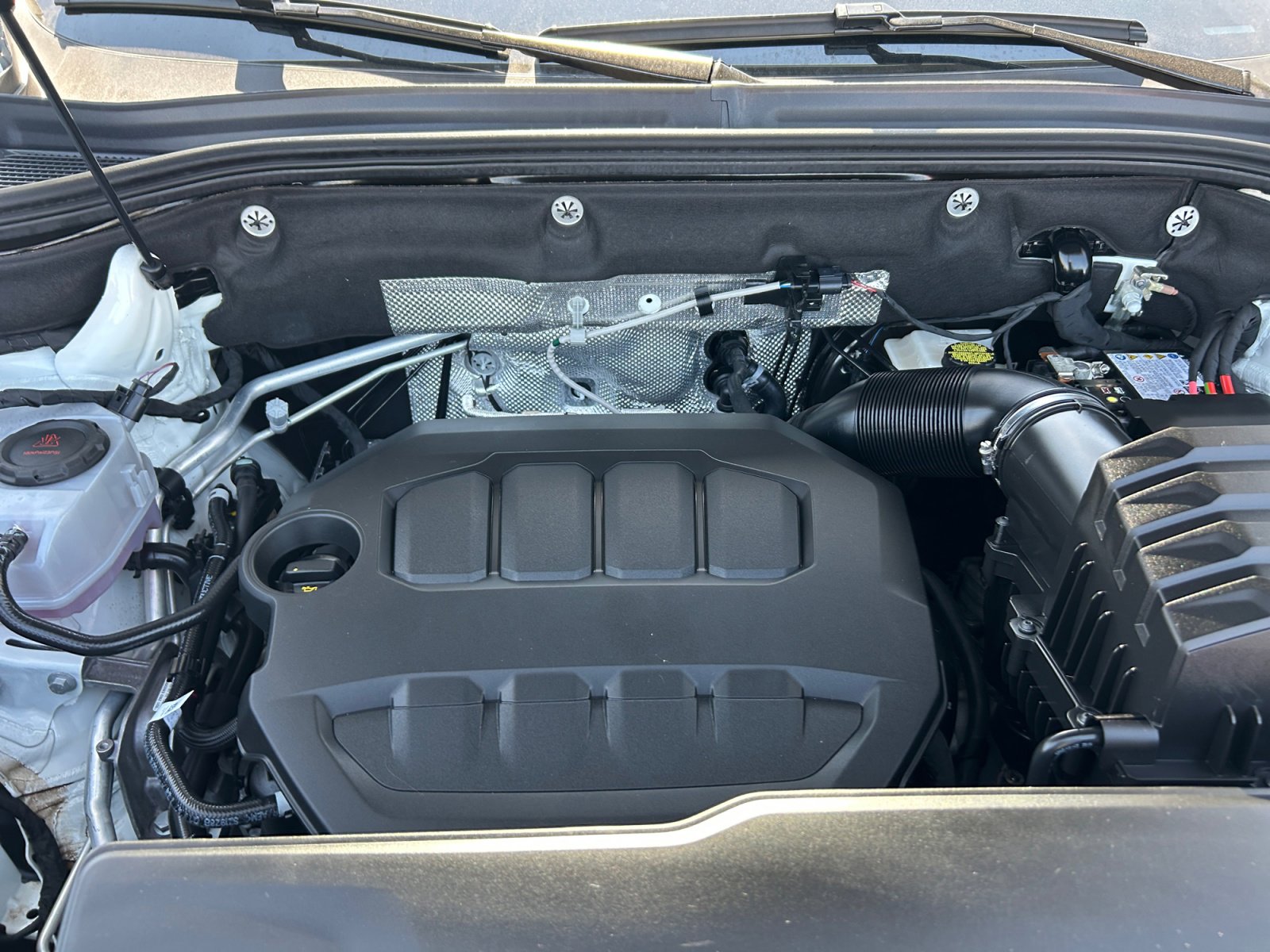 Certified 2025 Volkswagen Atlas Cross Sport SE FWD image 20