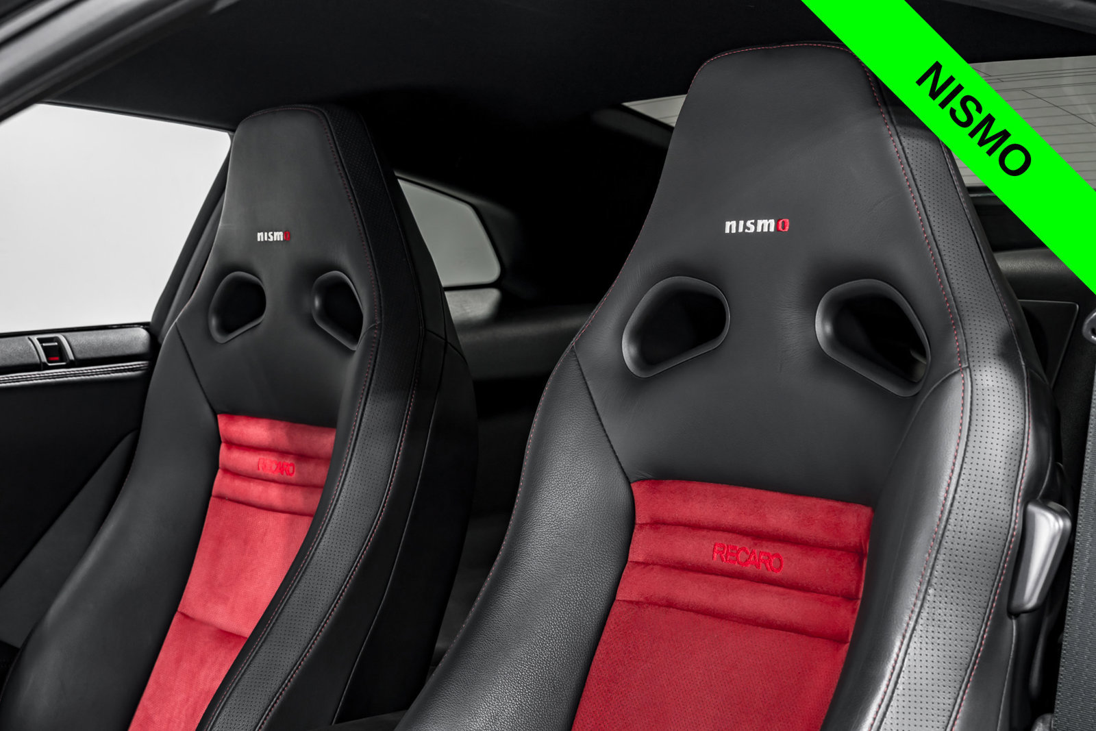 Used 2016 Nissan GT-R NISMO AWD/4WD image 18