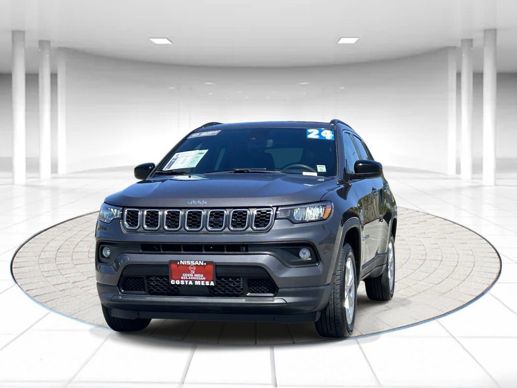Used 2024 Jeep Compass Latitude image 6