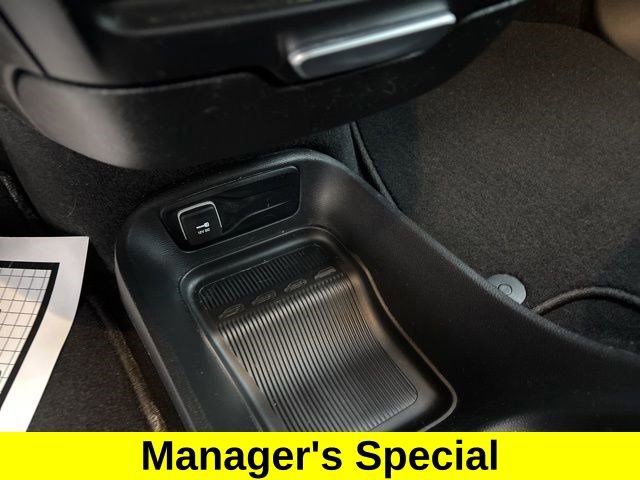 Used 2024 Chrysler Pacifica Touring image 27