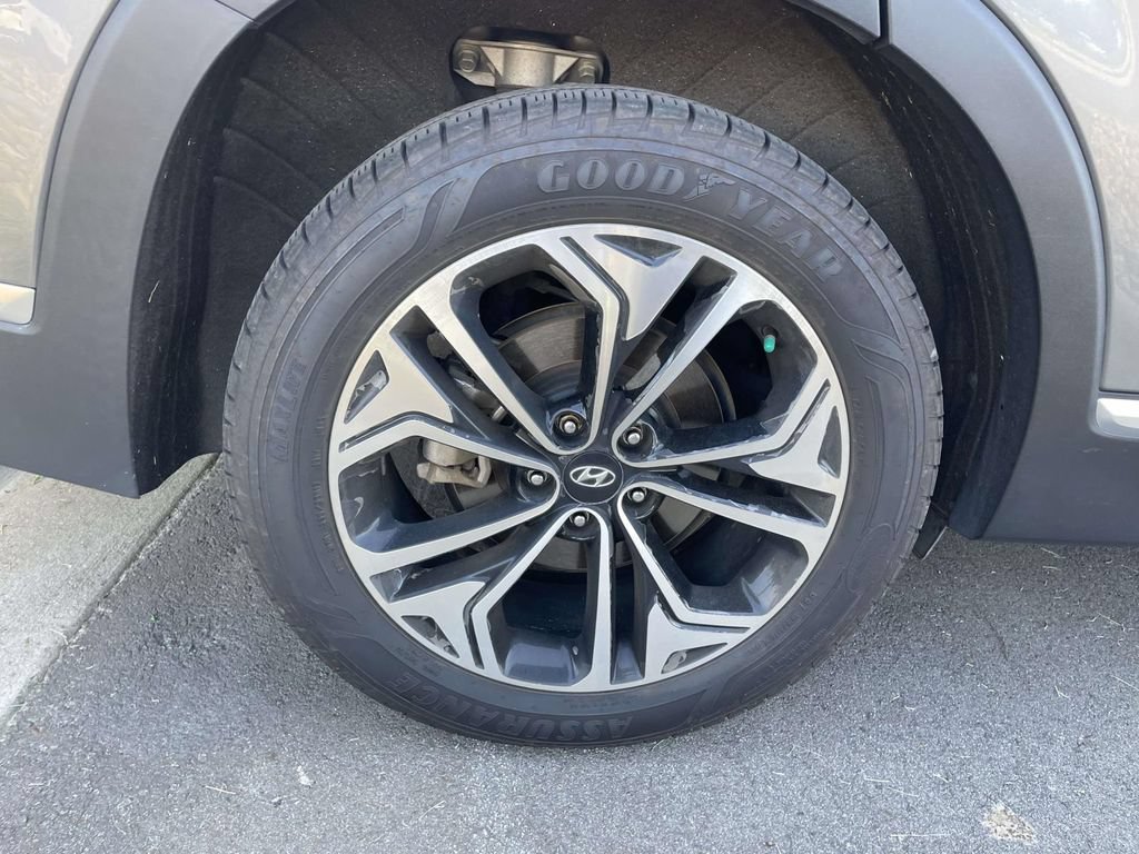 Used 2019 Hyundai Santa Fe AWD image 5