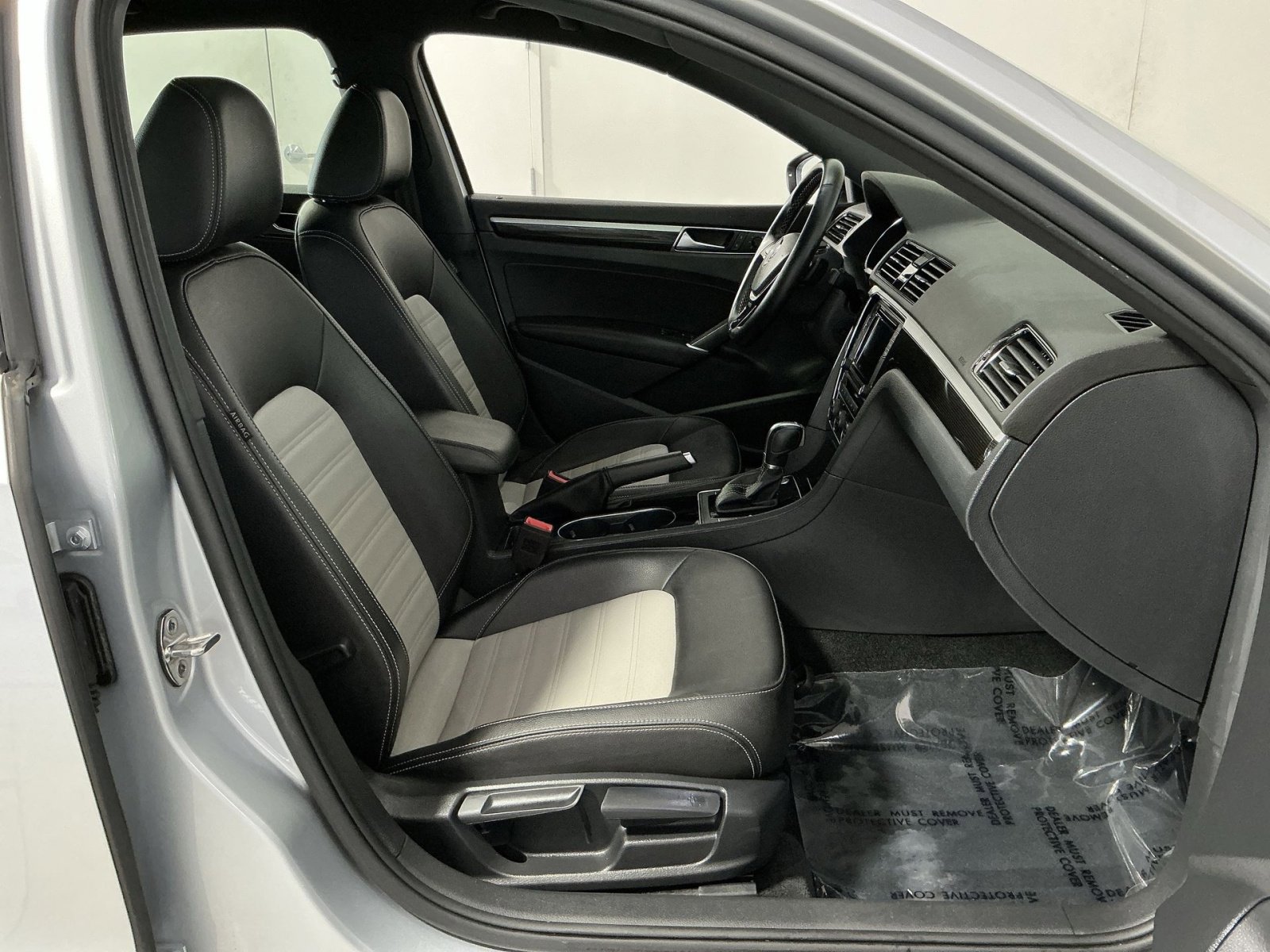 Used 2018 Volkswagen Passat 3.6 FWD image 26