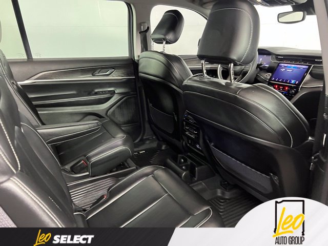 Used 2023 Jeep Grand Cherokee L Limited AWD/4WD image 31
