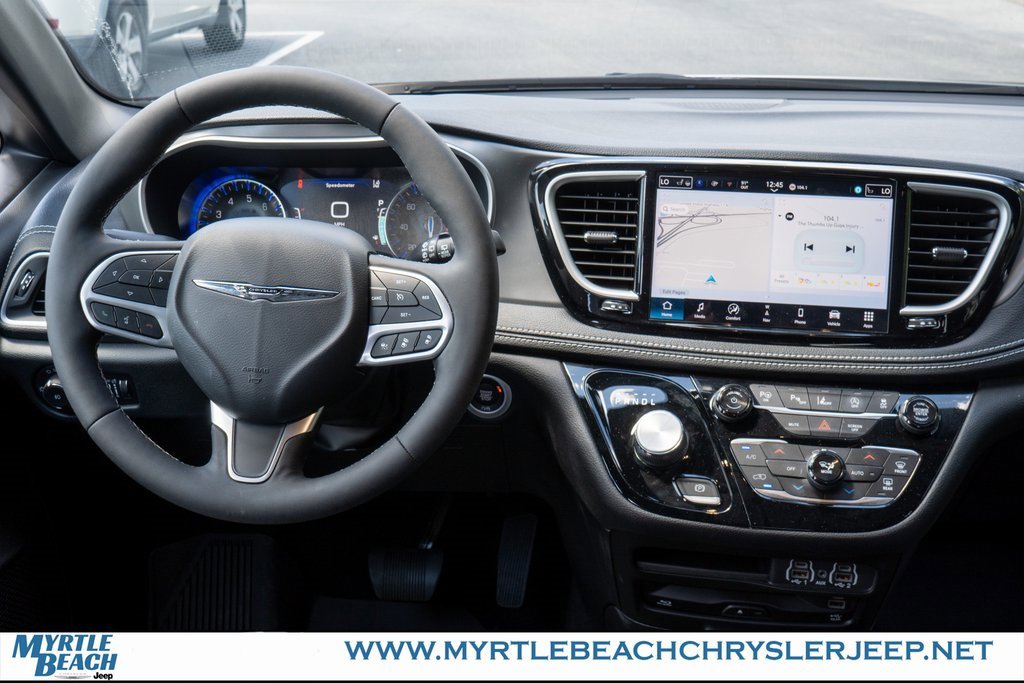 New 2025 Chrysler Pacifica Select w/ Uconnect Theater Family Group image 15