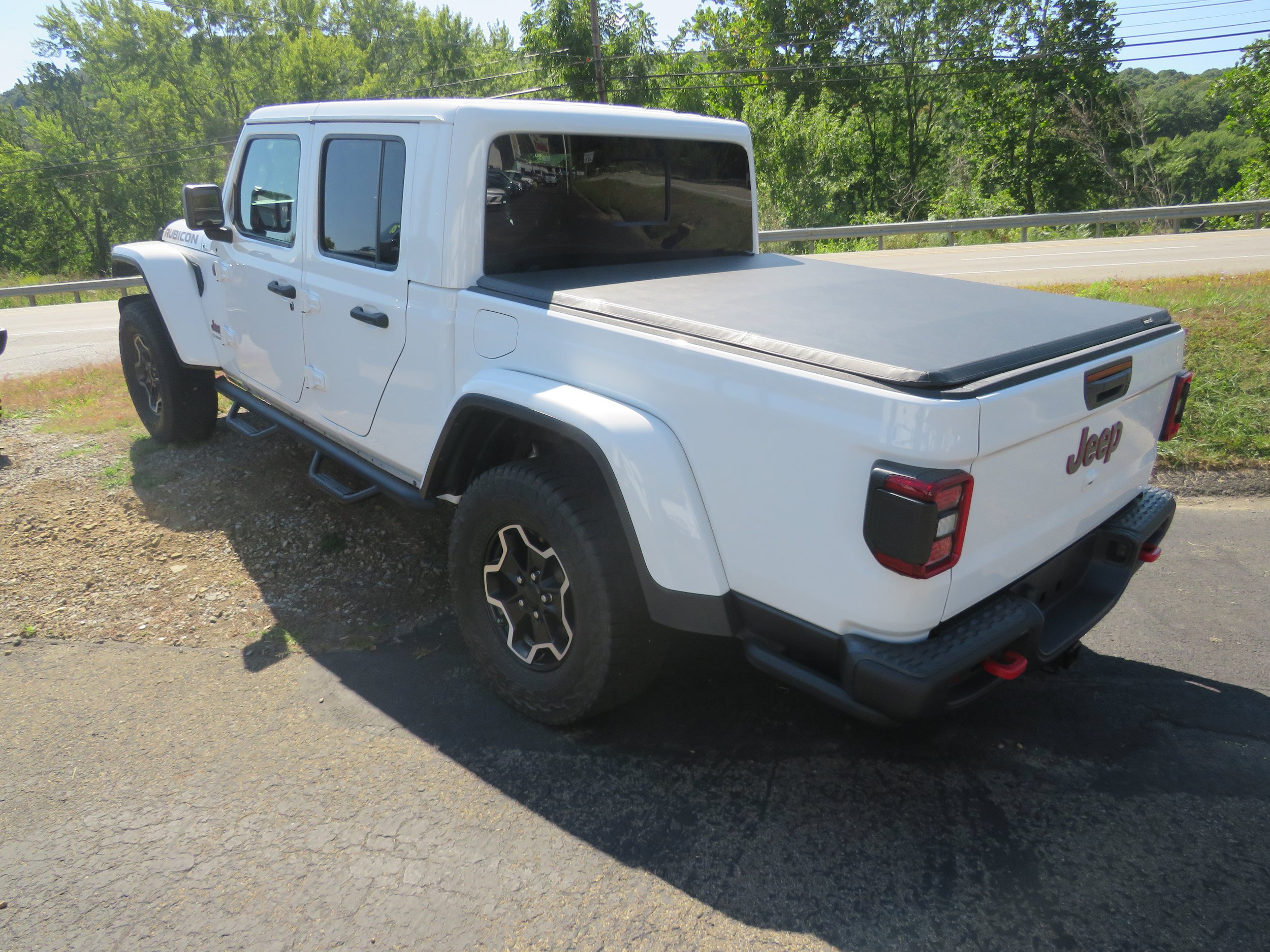 Used 2021 Jeep Gladiator Rubicon AWD/4WD image 5