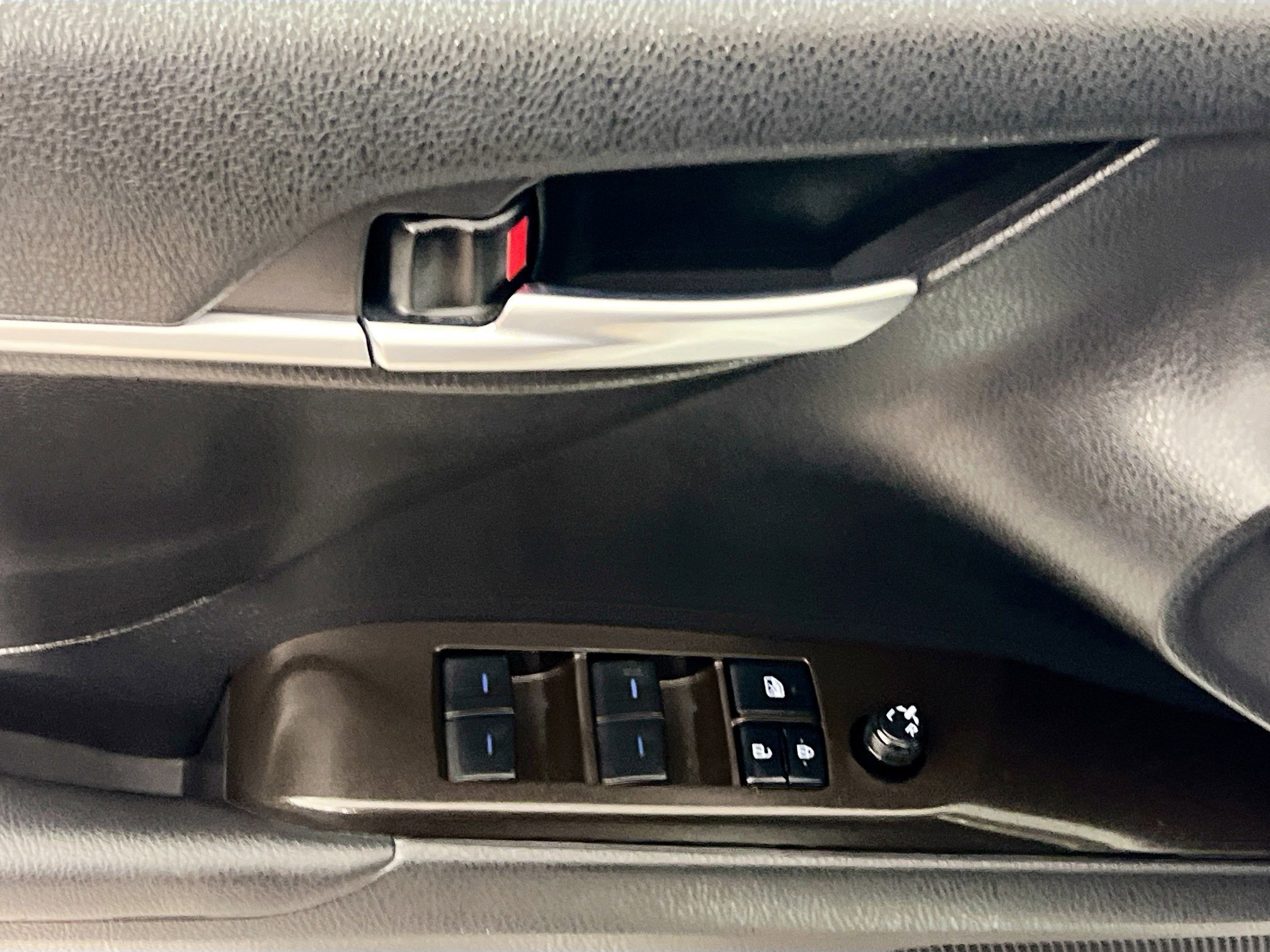 Used 2022 Toyota Camry SE image 16