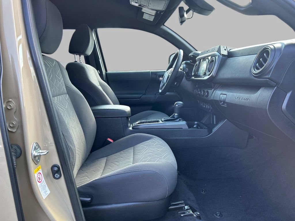 Used 2018 Toyota Tacoma TRD Sport AWD/4WD image 18