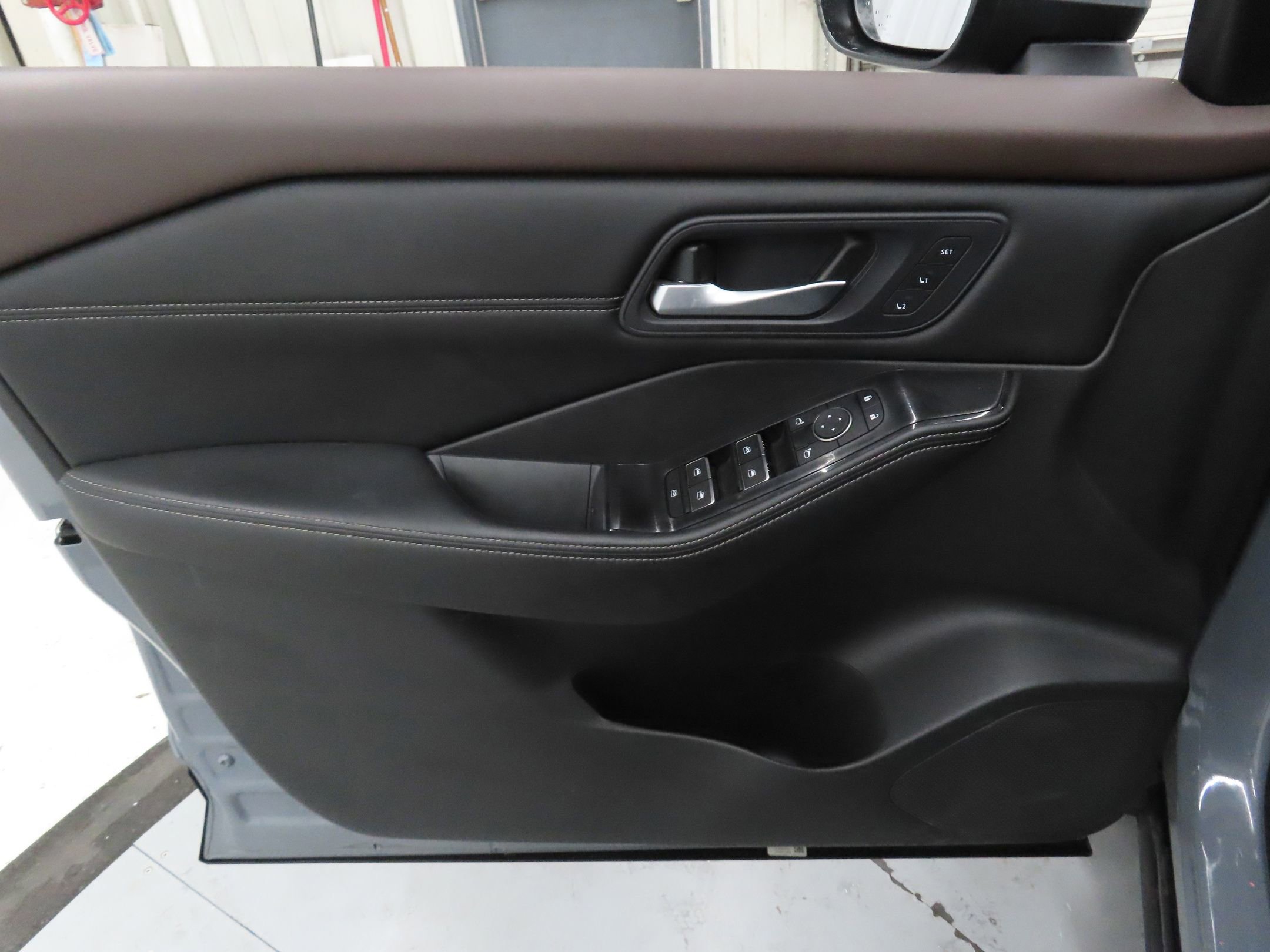 Used 2023 Nissan Rogue SL w/ SL Premium Package image 9