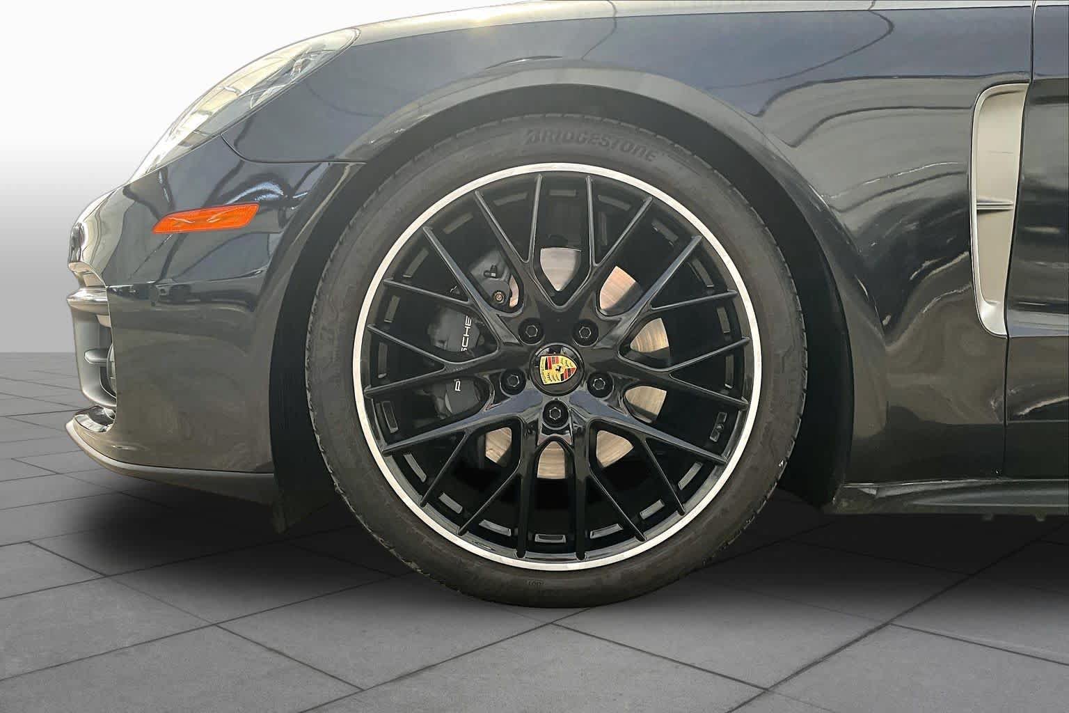 Used 2023 Porsche Panamera 4 Platinum Edition AWD/4WD image 10