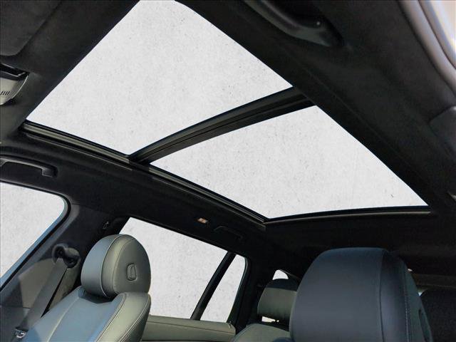 Used 2022 BMW X7 xDrive40i w/ M Sport Package AWD/4WD image 16