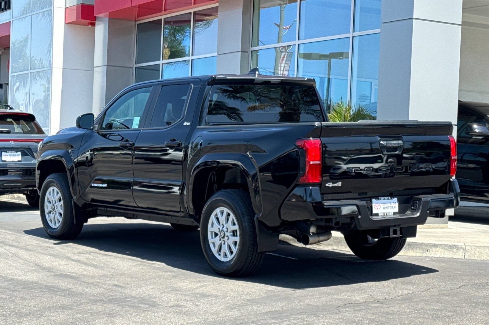 Certified 2024 Toyota Tacoma SR5 AWD/4WD image 8