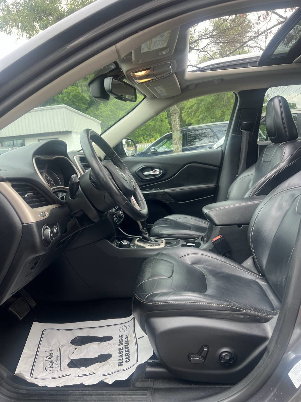 Used 2015 Jeep Cherokee Limited image 17