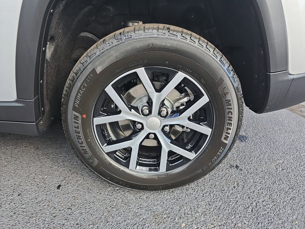 New 2025 Jeep Grand Cherokee Limited w/ Trailer Tow Package image 31