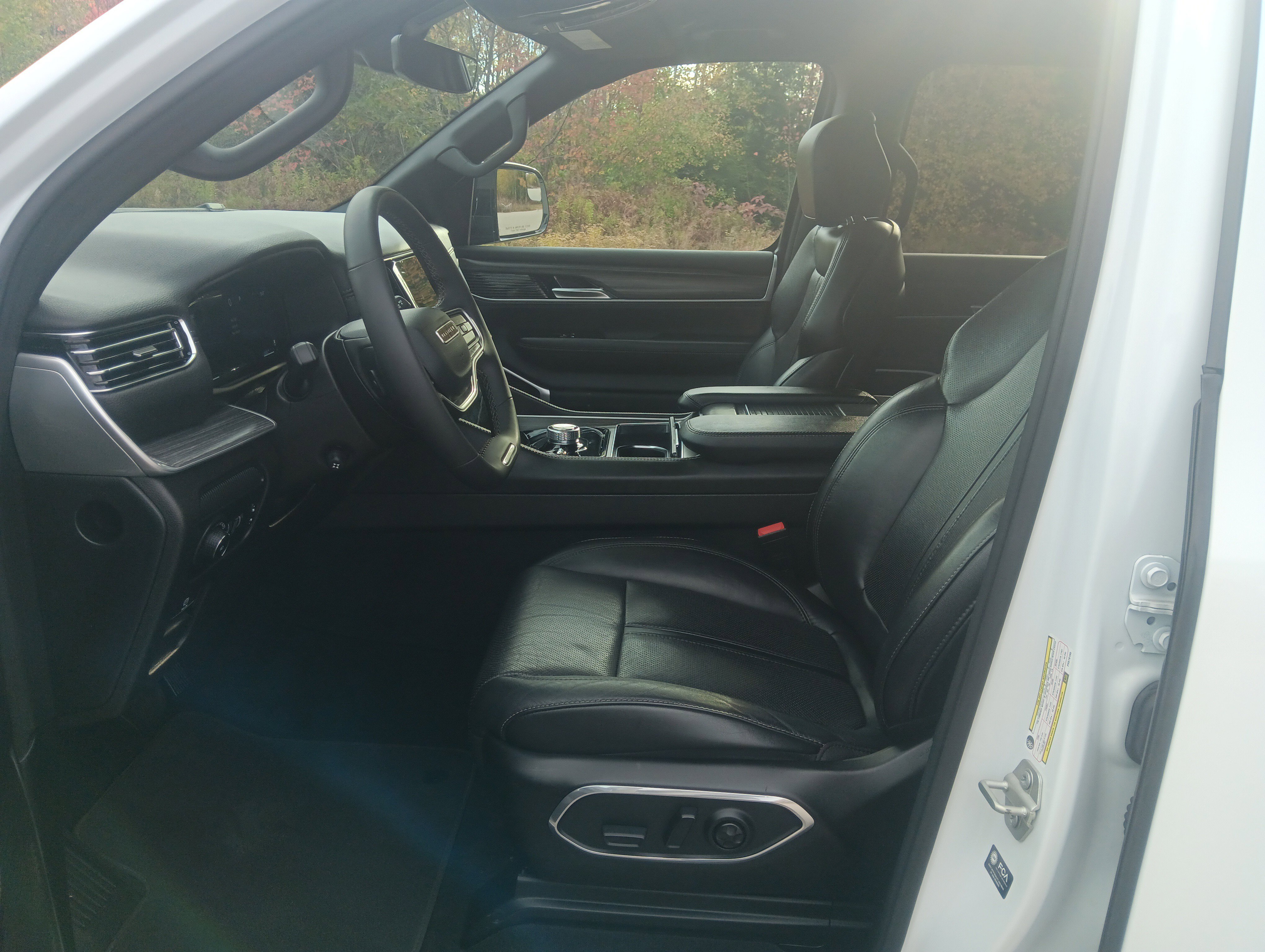 Used 2023 Jeep Wagoneer L Series II image 14