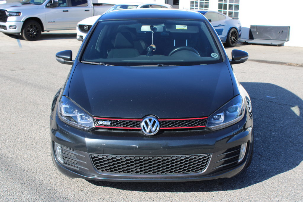 Used 2011 Volkswagen Golf 2-Door FWD image 2
