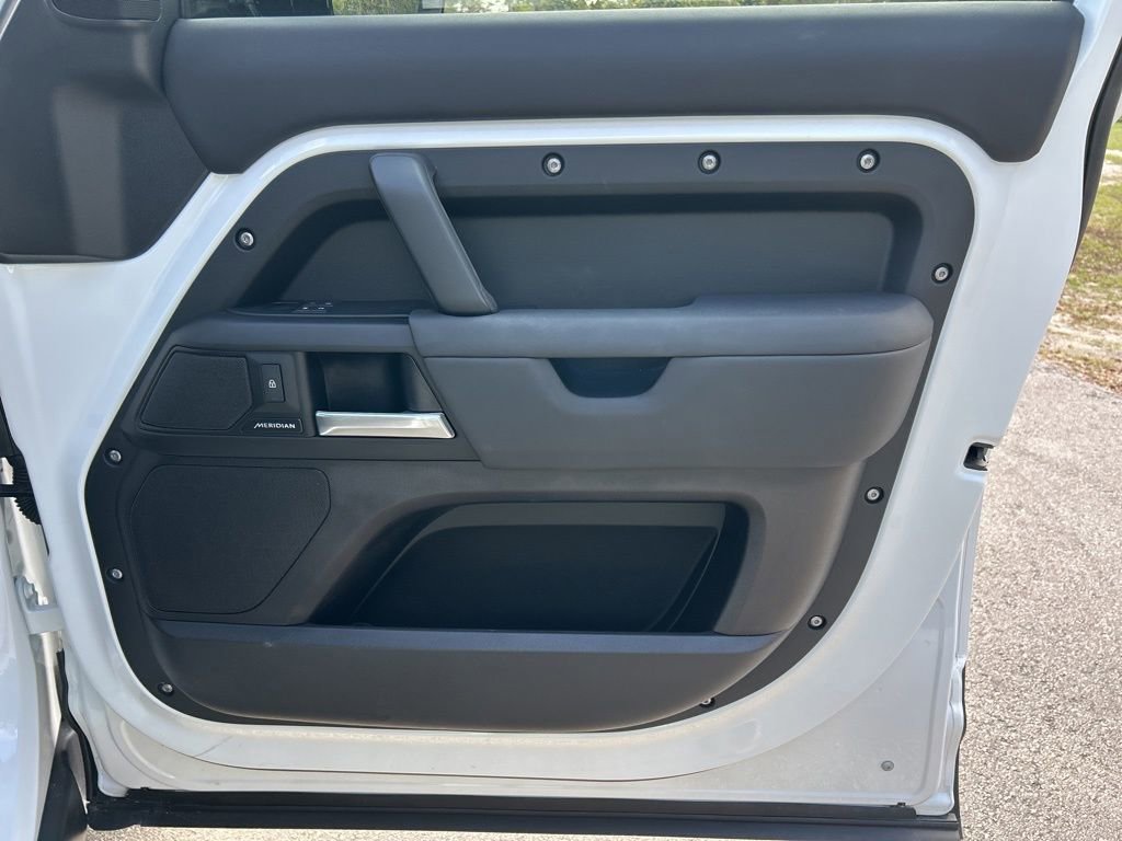 Used 2025 Land Rover Defender 110 S image 43