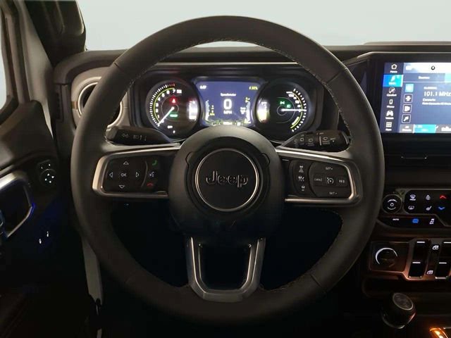 Used 2025 Jeep Wrangler Unlimited Sahara w/ Safety Group image 10