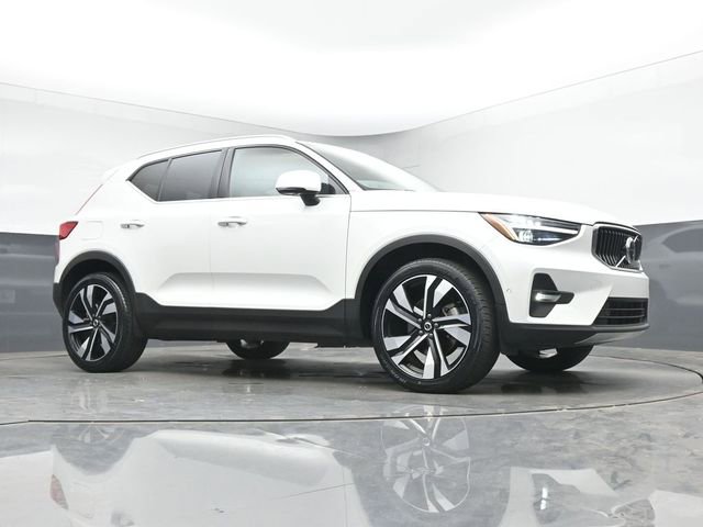 Used 2024 Volvo XC40 B5 Plus w/ Protection Package Premier AWD/4WD image 42