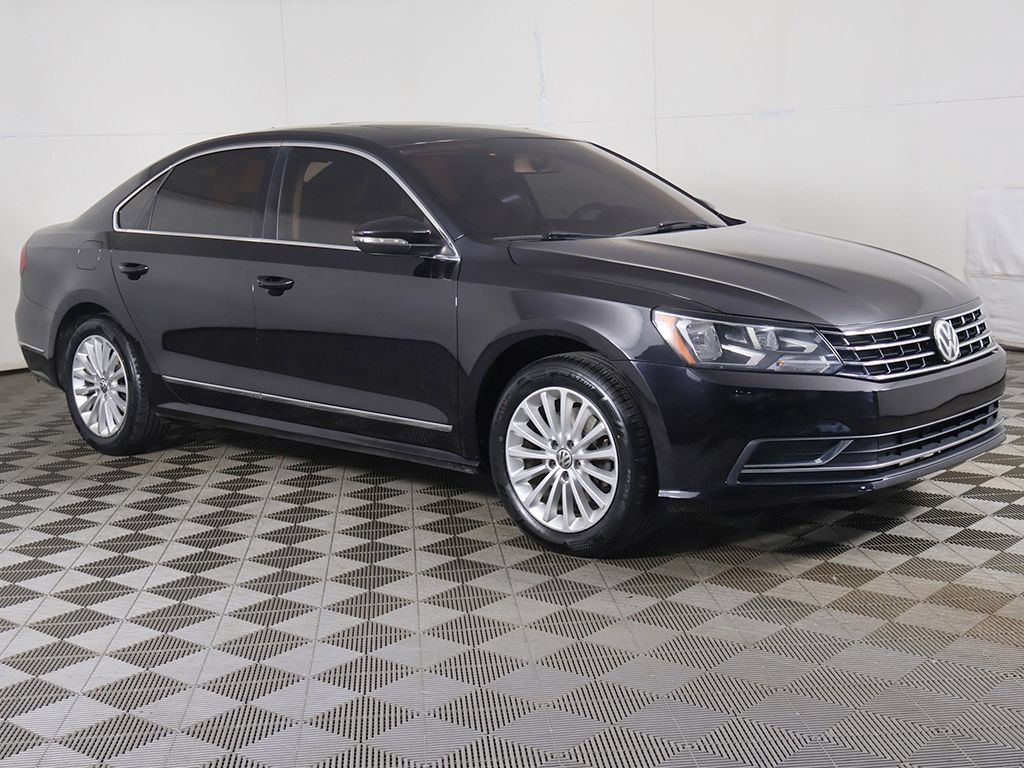Used 2017 Volkswagen Passat 1.8T SE FWD image 2