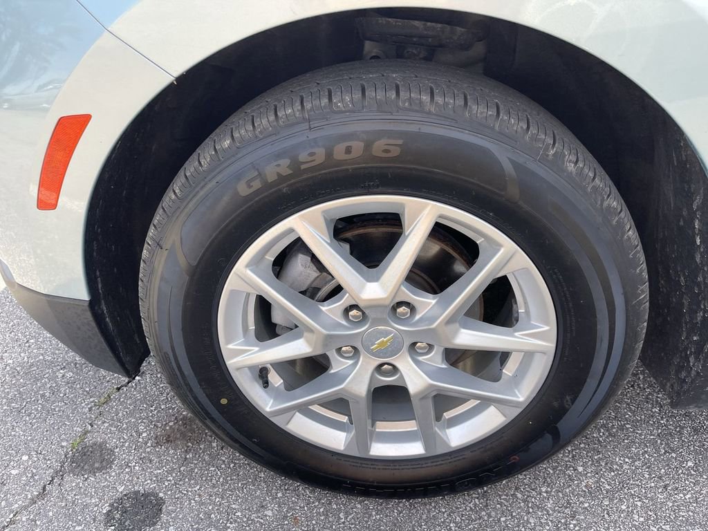 Used 2022 Chevrolet Equinox LT FWD image 2