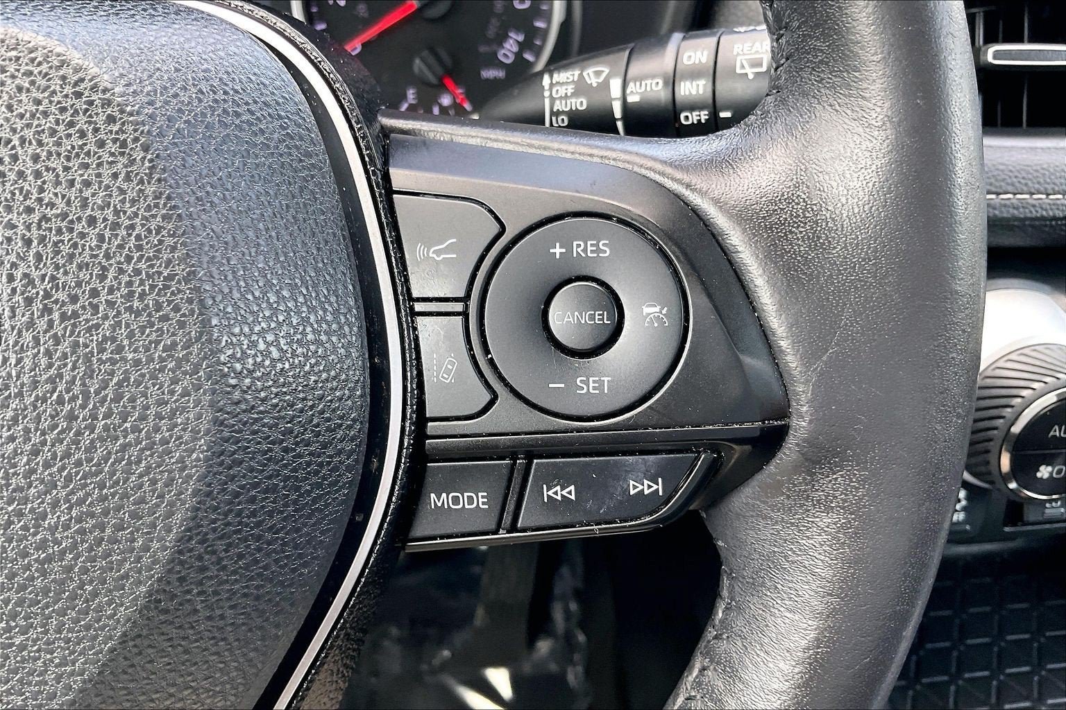 Used 2020 Toyota RAV4 XLE Premium AWD/4WD image 18