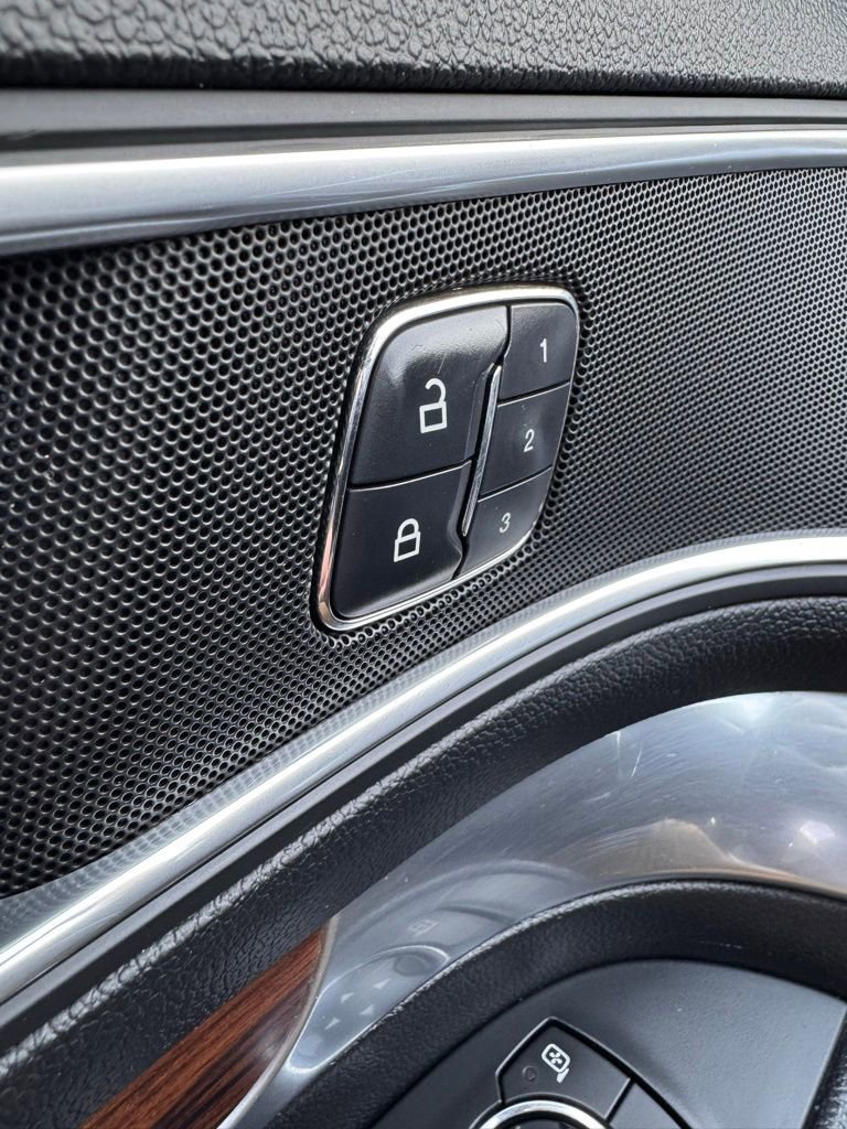 Used 2018 Ford Explorer Limited image 26